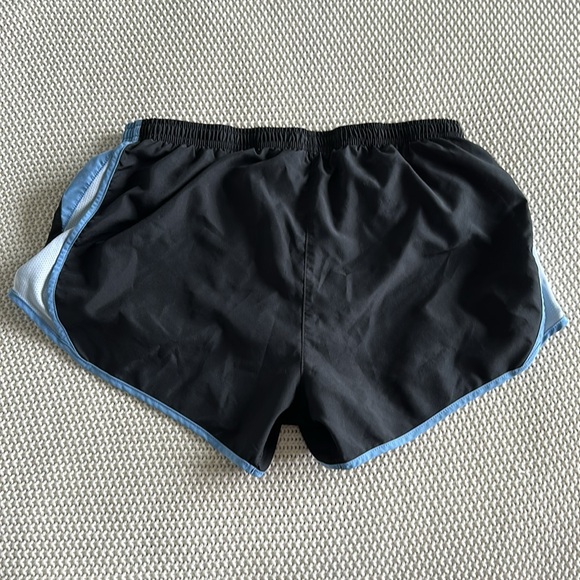 Nike running shorts - Picture 2 of 3